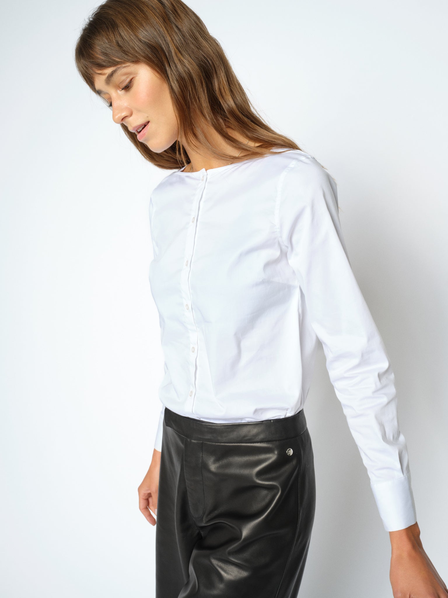 Modelshot / White / Detail